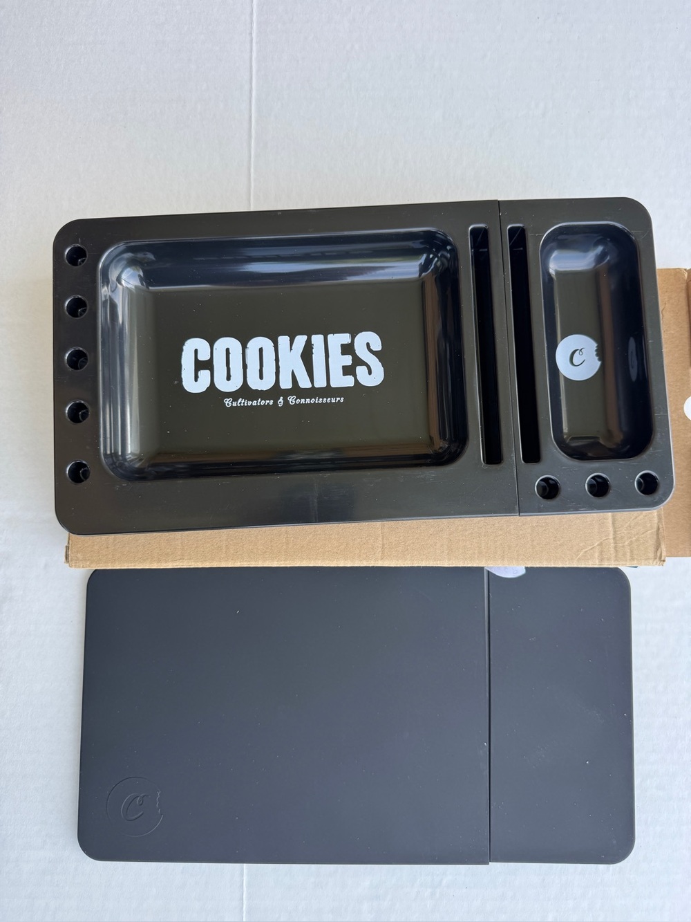 Cookies V3 tray in black. With lids. NIB